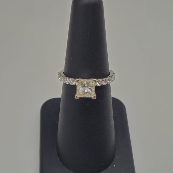 GOLD DIAMOND RING - Picture 1 of 5